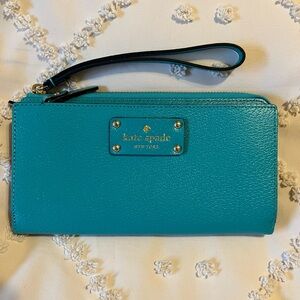 Large Kate spade wallet in like new condition